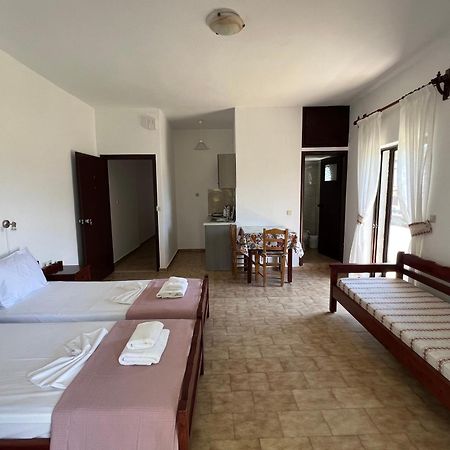 Zourpos Studios & Apartments Kalívesz Kültér fotó