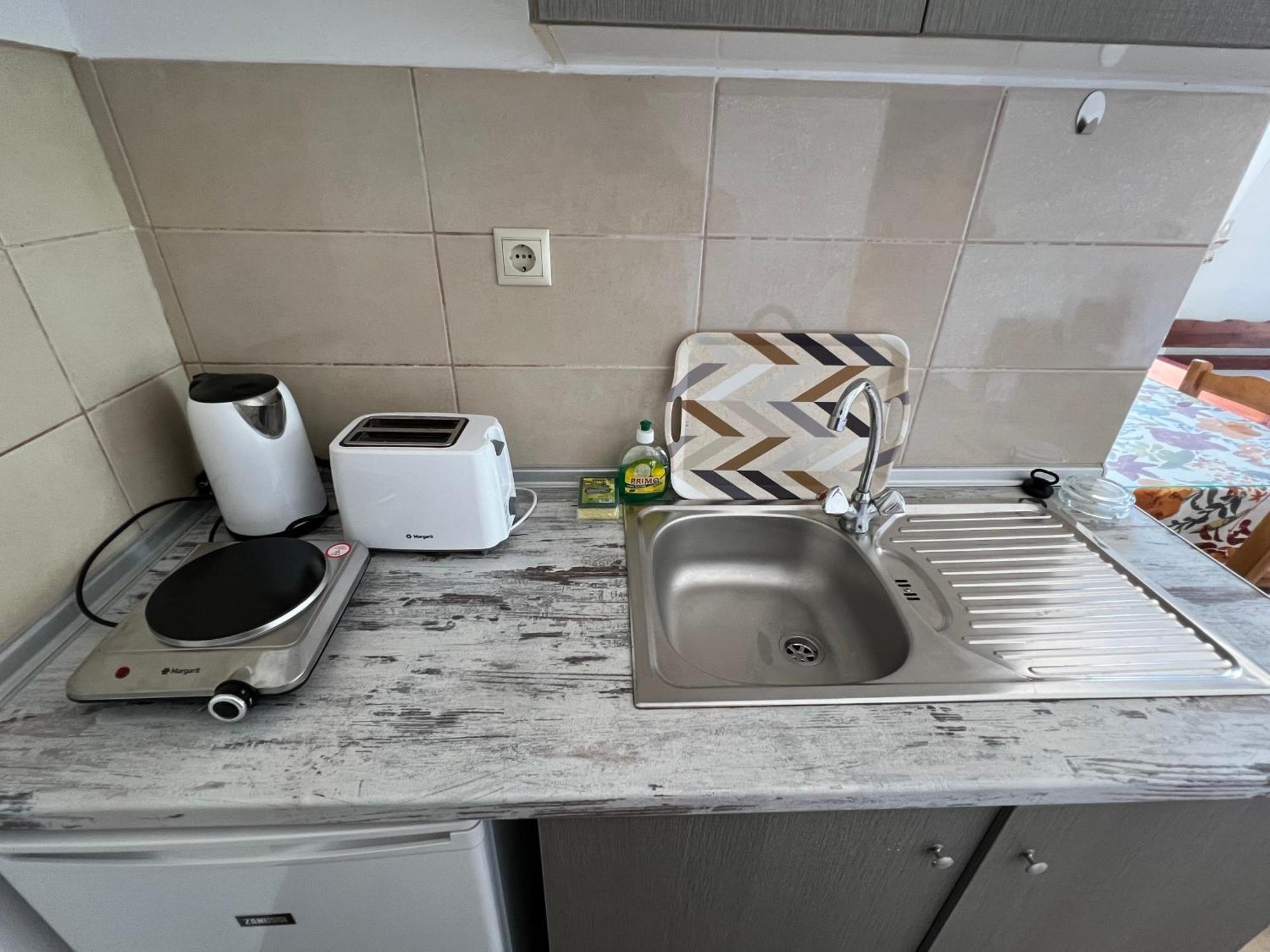 Zourpos Studios & Apartments Kalívesz Kültér fotó