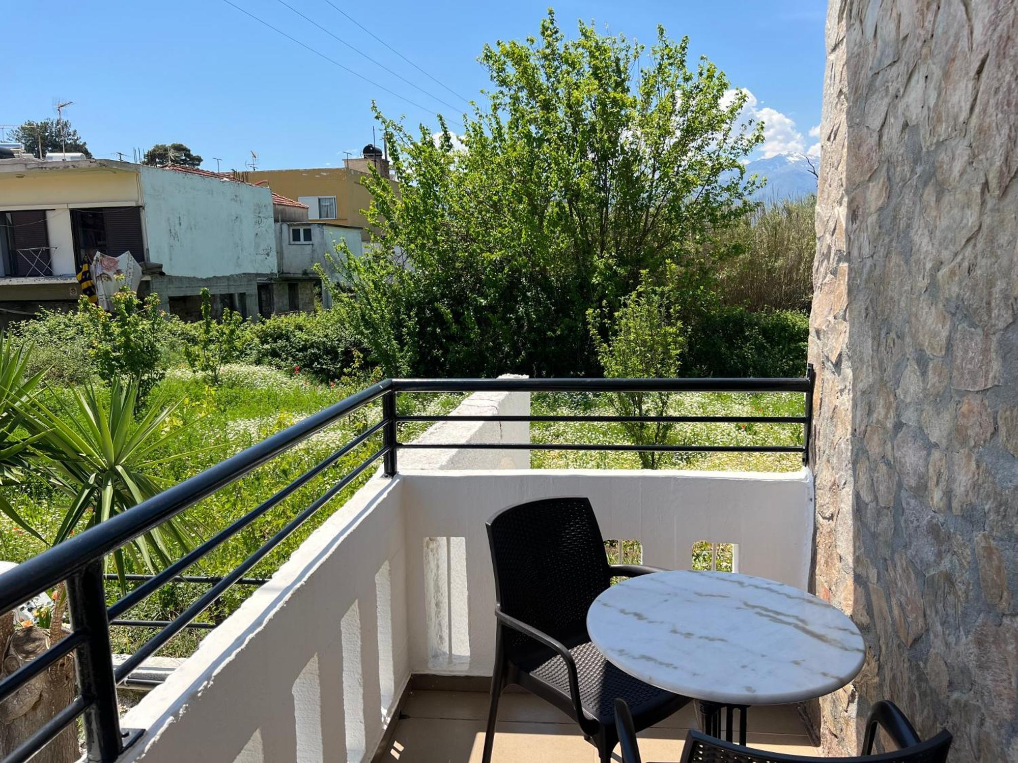 Zourpos Studios & Apartments Kalívesz Kültér fotó