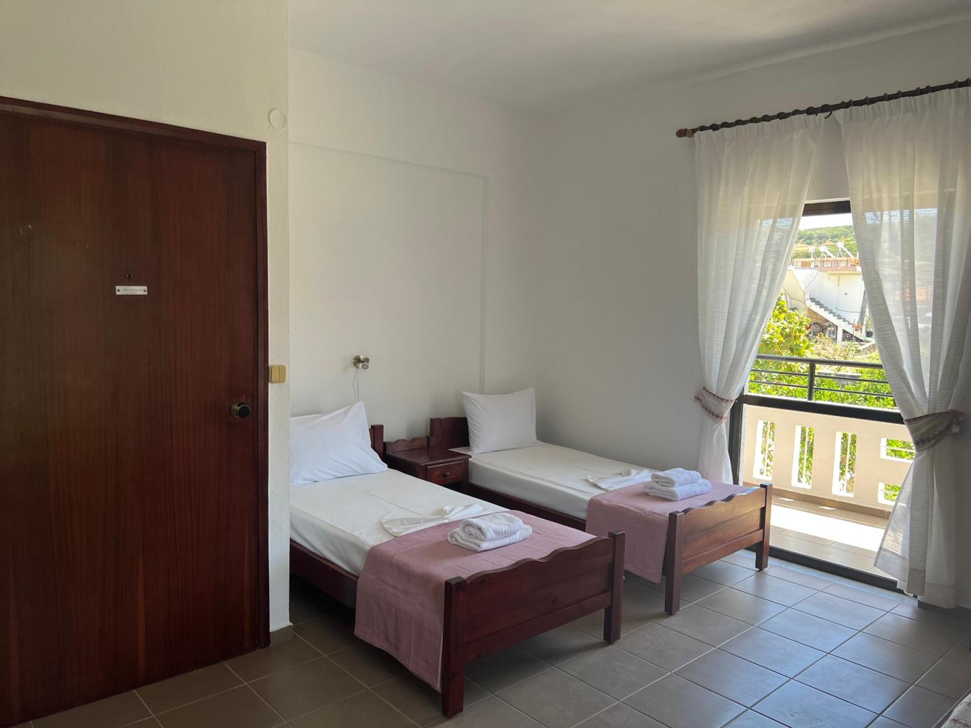 Zourpos Studios & Apartments Kalívesz Kültér fotó