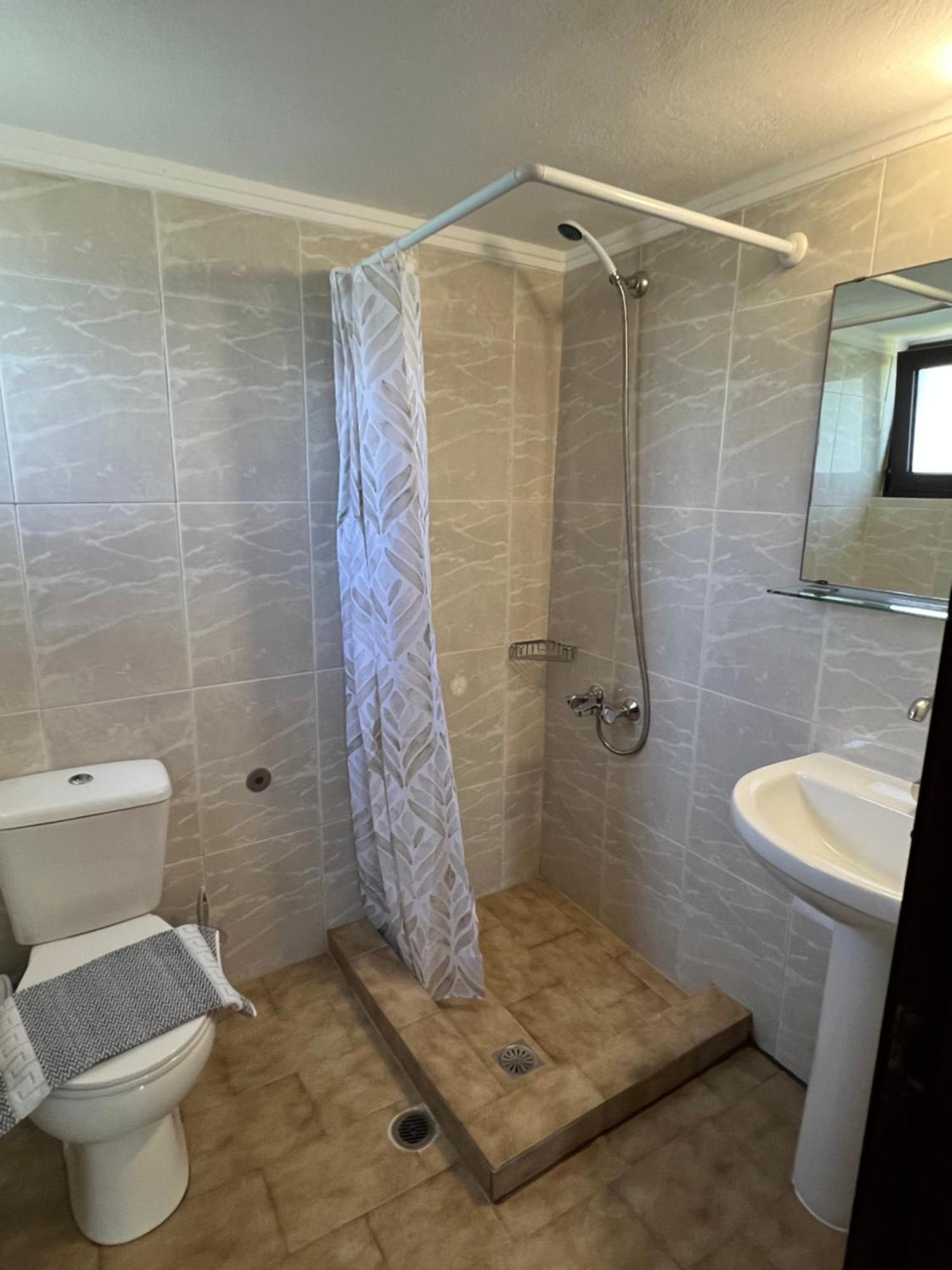 Zourpos Studios & Apartments Kalívesz Kültér fotó